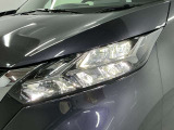 【LEDヘッドライト】点灯した瞬間から最大の明るさになります。雨の日や夜間でも安心して走行できます。