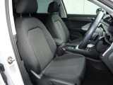 Audi車はどの車種も全てレザーハンドルです。そこにはAudiのこだわりがあり質感の高いレザーでしっかりと手に馴染み、高級感を演出します。