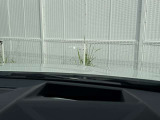 ヘッドアップディスプレイ装備です。運転時の視界に様々な情報が投影されます。