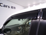 ★ドアバイザー★雨天時に窓を開けても濡れにくく車内に雨が入り込むのを防ぎながら換気ができます(^^♪