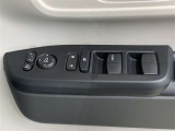 パワーウインドウスイッチ、いたずら防止・挟みこみ防止に、ウインドウロックスイッチを使用ください。集中ドアロックスイッチ