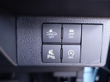 運転席の下部に、安全支援機能の設定スイッチが集約されています。