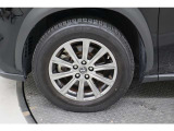 225/65R17タイヤを装備しています。※各ホイールのキズ等をご確認くださいませ。