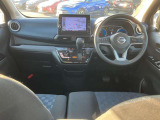 フロントガラスが大きいので、視界が広く感じられます!安心して運転することができますね!