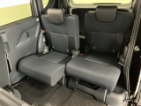 【スライドシート】後席にもスライド機構があることで、細やかに荷室スペースを確保!日常の様々なシーンに対応します♪