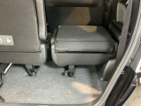 載せるものに合わせて、自由自在にシートを調整。長めの荷物も、大きな買い物も、工夫次第でスッキリ収まります。使い方次第で楽しみが広がる空間です。