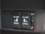 ◆両側電動スライドドア◆狭い駐車場でも乗り降りが楽々♪お子様が隣の車にドアを当ててしまう心配もございません!小さなお子様連れの方もこれで安心。