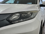 LEDヘッドライトは、点灯の瞬間から最大光量を発揮し、突然暗くなるトンネルなどでの安定感を高めます。