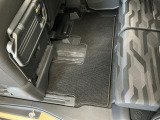 しっかりと汚れ、砂ぼこりを落とし足元まで清潔な車内空間を作り上げております♪
