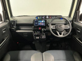 【インパネ】運転のしやすさを最優先に設計された見晴らしの良いフロントビュー。車両間隔が掴みやすく狭い道でも安心♪「安全」と「品質」を最優先に、安心してお乗りいただけるクルマを提供いたします。