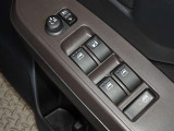 電動格納式ドアミラー・パワーウインドウを装備しています。
