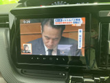 画面でテレビ番組を楽しめる装備です。停車中の待ち時間などに映像を視聴でき、車内で過ごす時間を有効に活用できます。見やすい画面表示で、気になる番組を手軽にお楽しみいただけます。