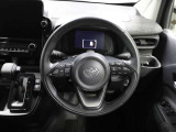 各操作スイッチなどもハンドルから手を放すことなく操作可能で安全運転に支援いたします!