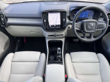XC40 ウルトラ B4 AWD ダーク エディション サンドデューン 4WD 