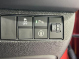 パーキングセンサーや横滑りを防ぐVSA等のスイッチ類は運転席の右側、手の届きやすい位置にあります。