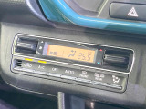 【オートエアコン】一度お好みの温度に設定すれば、車内の温度を検知し風量や温度を自動で調整。暑い&hellip;寒い&hellip;と何度もスイッチ操作をする必要はありません。快適な車内空間には必須の機能ですね♪