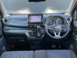 運転席周りになります。内装色はブラックです。