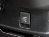 ◆12V電源ソケット◆スマートフォンの充電等にも便利な電源ソケット!使いやすい場所に装備されています。