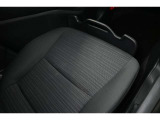 急ブレーキ時などに助手席に置いたバッグや荷物の脱落防止に役立ちます♪