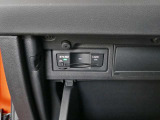 ETCユニットは内装の美観を損なうことなくグローブボックスに綺麗に設置されてます。