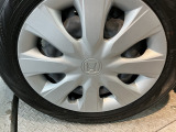 足元が整っていると、車全体がすっきりとした印象になります。丁寧に清掃を済ませており、気持ちよく乗り出せる状態です。まずは実車の雰囲気をご覧ください。