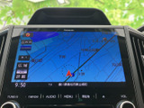 地図を大きく表示でき、現在地や周辺の道路を画面で確認しやすい仕様です。行き先までの道順を把握したいときにも役立ち、慣れない場所へのお出かけをサポートします。