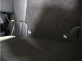 ◆ISOFIX◆シートベルトいらずでチャイルドシートと固定金具を連結するだけでガッチリ固定できます。
