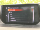 FM・AMラジオやBluetoothなど、選択できる音源が画面に一覧表示されます。聴きたい内容に合わせて項目を確認しやすく、日常の移動中も車内で音楽やラジオを楽しめます。