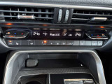 空調はAUTO エアコンですので、温度設定するだけで後は車が管理してくれます。快適な室内空間です!