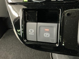 【オートブレーキホールド・電子パーキング】ホールド機能がONになっている状態でクルマが停止すると自動でブレーキが作動!知らずうちにブレーキが緩んでしまった時、運転で足が疲れた時などに役立ちます♪