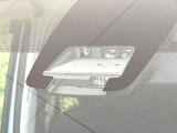 【トヨタセーフティセンス】走行中に前方の車両等を認識し、衝突しそうな時は警報とブレーキで衝突回避と被害軽減をアシスト。より安全にドライブをお楽しみいただけます。
