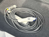 充電ケーブルも装備されております。