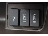 2.5AのUSB(充電)が付いており、車内でもしっかりとスマートフォン等の機器へ充電可能です♪