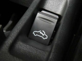 電動開閉式ルーフ『アクティブトップ』開閉の為のスイッチの画像です。
