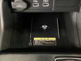 スマホを置くだけで充電できるワイヤレス充電器!ケーブルの抜き差しが不要なのでとても便利です♪