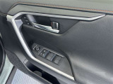 運転席のパワーシートはメモリー機能付き