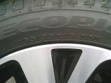 タイヤサイズは、165/55R15です。