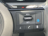 ハンドルの右側にはプロパイロットのスイッチが装備されています。高速道路で前車に追従クルーズ(アクセル・ブレーキ・ハンドル制御)ができて運転の疲れを軽減します。