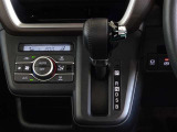車内を快適に、オートエアコンを装備しています。