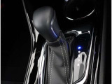 親しみやすいシフトです。 坂道や信号の多い日本では操作が簡単でいいです。 シフトチェンジしやすい所に配置されているので操作し易いですよ。