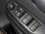 電動格納式ドアミラー・パワーウインドウを装備しています。