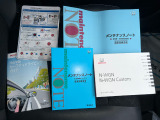 取扱説明書や新車時からの保証書などしっかり有りますよ!