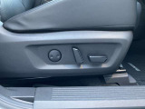 運転席パワーシートで最適なシートポジションがセットできます。2名分のメモリーも可能です