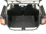 後部座席は可倒式です。荷室は、趣味やお仕事にと利用の幅は広がります。子育てママには、マザーバックやベビーカー、大きな買い物エコバックも入って便利です♪