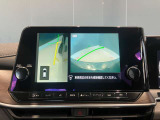 前後左右4つのカメラで、上から見たような映像をお届け、駐車時も安心、アラウンドビューモニター付(肉眼では確認し辛い左前の映像に切り替えることも可能です)。