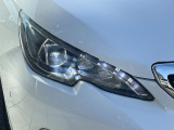 ●LEDヘッドライト:夜間走行時も良好な視界を確保し安心して運転できる高輝度LEDヘッドライトを装備!点灯速度が早く、消費電力も抑えられています。