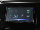 パナソニックメモリーナビ(CN-RE07D)を装着しております。AM、FM、CD、DVD再生、Bluetooth、音楽録音再生、フルセグTVがご使用いただけます。初めて訪れた場所でも安心ですね!