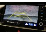 バックカメラが装備されており、後方の安全確認はもちろんのこと狭い場所での駐車や雨の日・夜間など視界の悪いコンディションでのストレスの軽減にもなります!