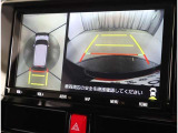 パノラミックビューモニター付きです。車両を上から見たような映像をディスプレイオーディオ画面に表示。運転席からの目視だけでは見にくい、車両周辺の状況をリアルタイムでしっかり確認できます。
