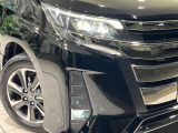 【LEDヘッドライト】悪天候や夜間走行時も良好な視界を確保し安心して運転できる高輝度LEDヘッドライトを装備!点灯速度が早く、消費電力も抑えられています。